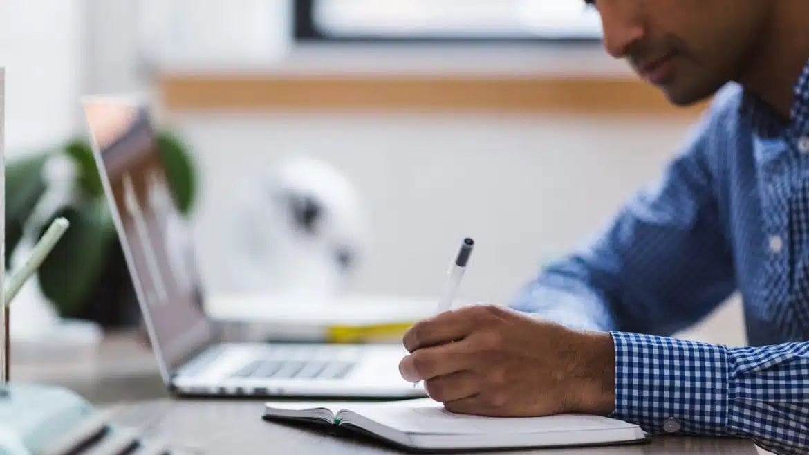 Conducteur livreur à la Poste : apprendre le métier et réussir son parcours professionnel...